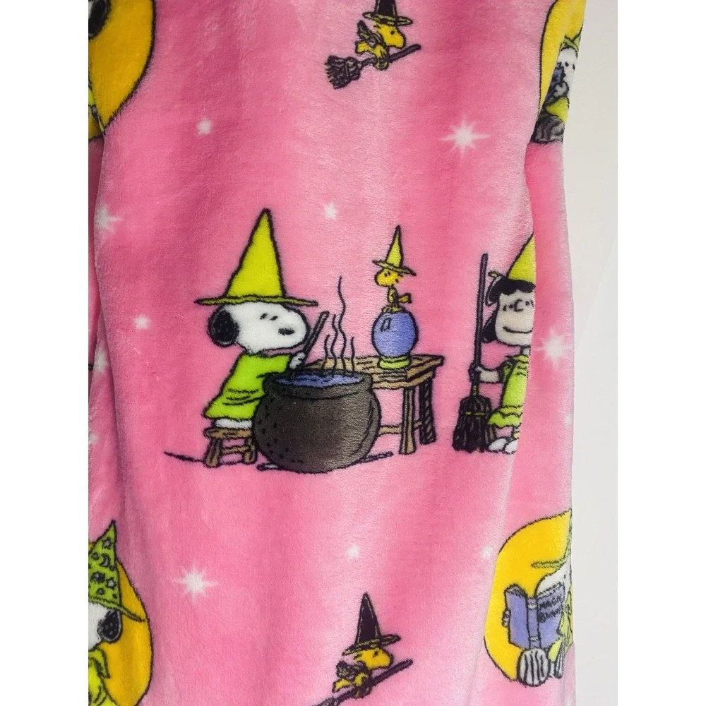 Peanuts Snoppy Woodstock Pink Halloween Witch Pumpkin VelvetLoft 60 x 70 Blanket